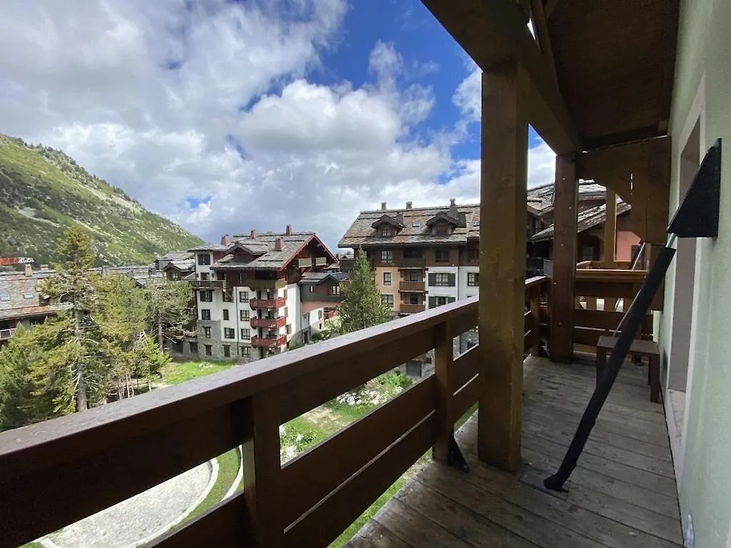 Chalet Mont Blanc - Arc 1950 - Ski-In Ski-Out, 2 Bed Duplex, Sleeps 8 圣莫里斯堡 0*,