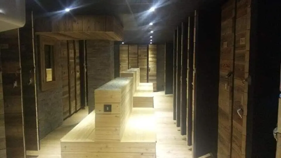 Chalet Mont Blanc - Arc 1950 - Ski-In Ski-Out, 2 Bed Duplex, Sleeps 8 圣莫里斯堡