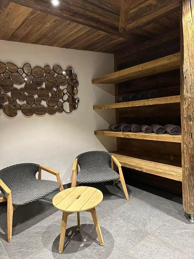 בור סן מוריס Chalet Mont Blanc - Arc 1950 - Ski-In Ski-Out, 2 Bed Duplex, Sleeps 8 0*, בור סן מוריס צרפת