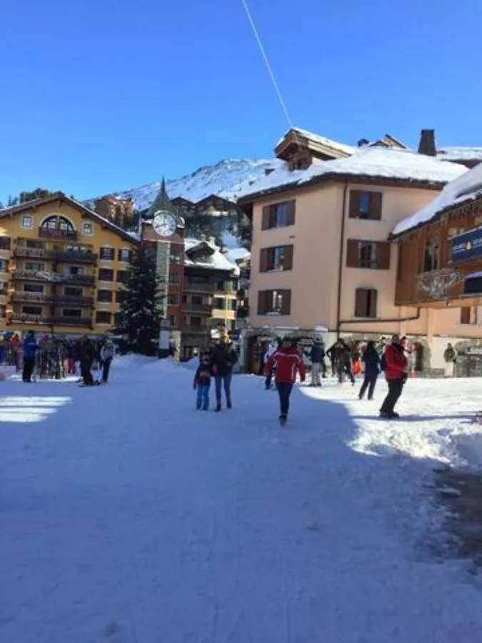 Chalet Mont Blanc - Arc 1950 - Ski-In Ski-Out, 2 Bed Duplex, Sleeps 8 Bourg-Saint-Maurice