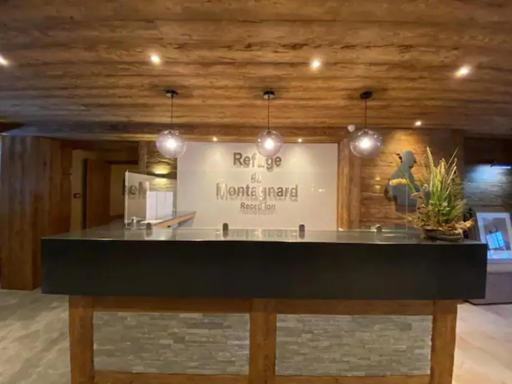 Chalet Mont Blanc - Arc 1950 - Ski-In Ski-Out, 2 Bed Duplex, Sleeps 8 Bourg-Saint-Maurice