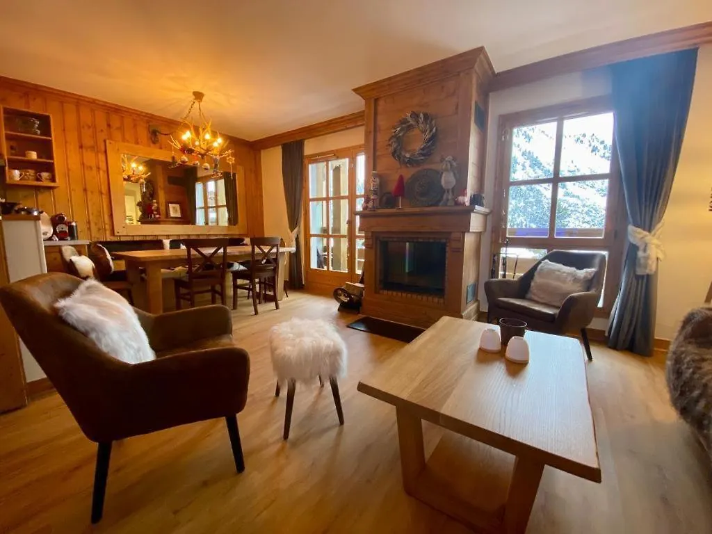 Chalet Mont Blanc - Arc 1950 - Ski-In Ski-Out, 2 Bed Duplex, Sleeps 8 Bourg-Saint-Maurice 0*,  France