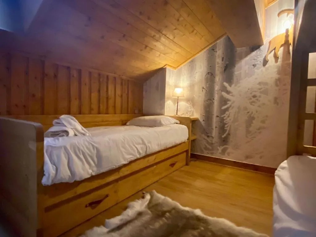 Chalet Mont Blanc - Arc 1950 - Ski-In Ski-Out, 2 Bed Duplex, Sleeps 8 Bourg-Saint-Maurice Apartment